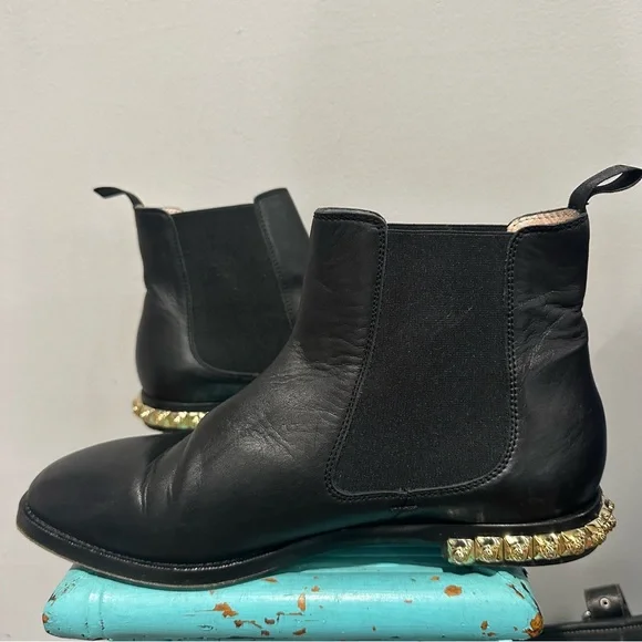 Stuart Weitzman Black Leather Gold Detail on Heels Bootie Size 40 - Picture 6 of 16